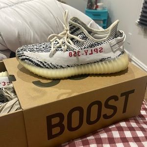 yeezy boost 350 V2 zebra